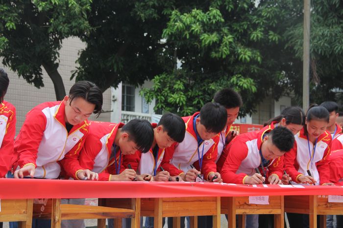 学生签字1.JPG
