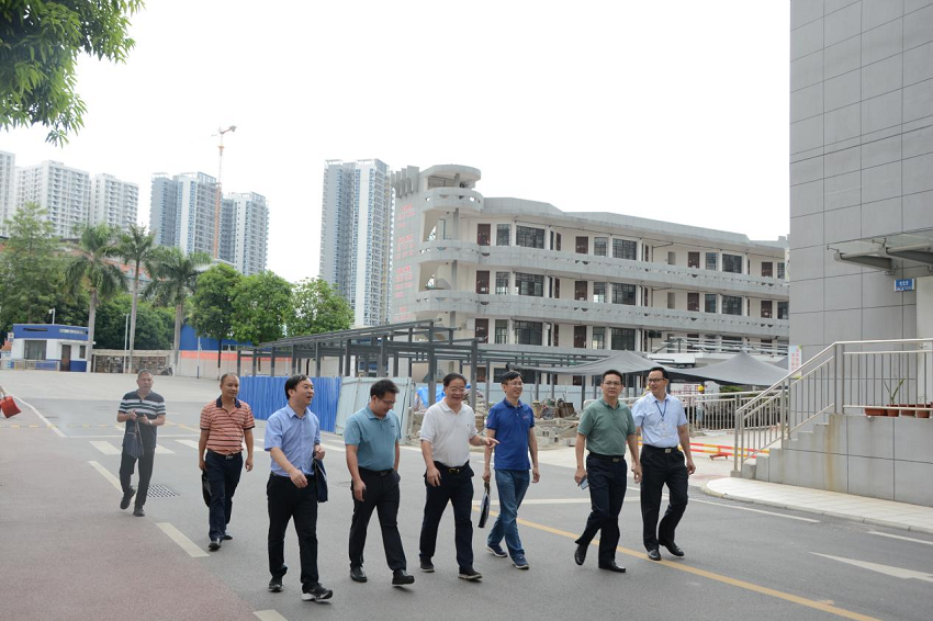 03专家组考察调研现场（教学区）.png