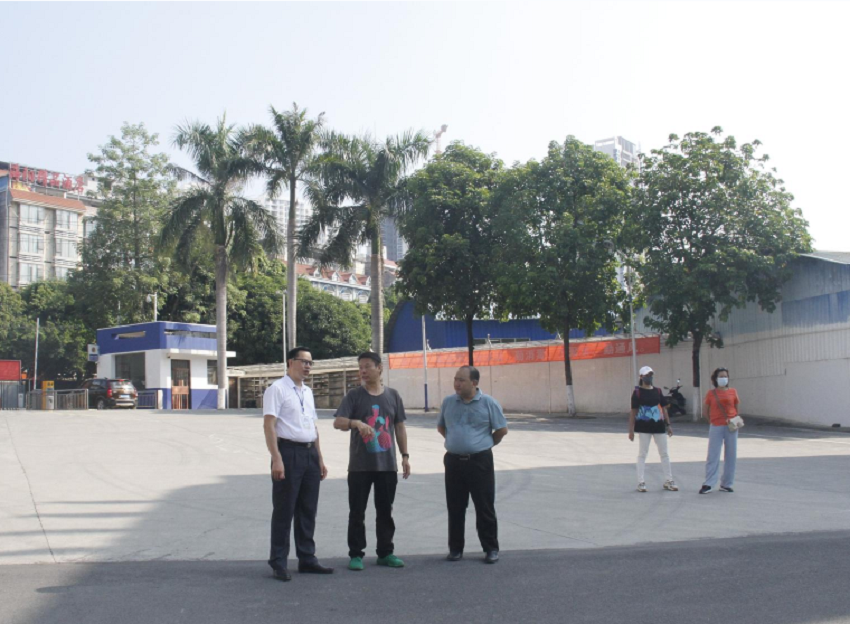 叶勇进实地考察校园文化建设现场（教学区）.png