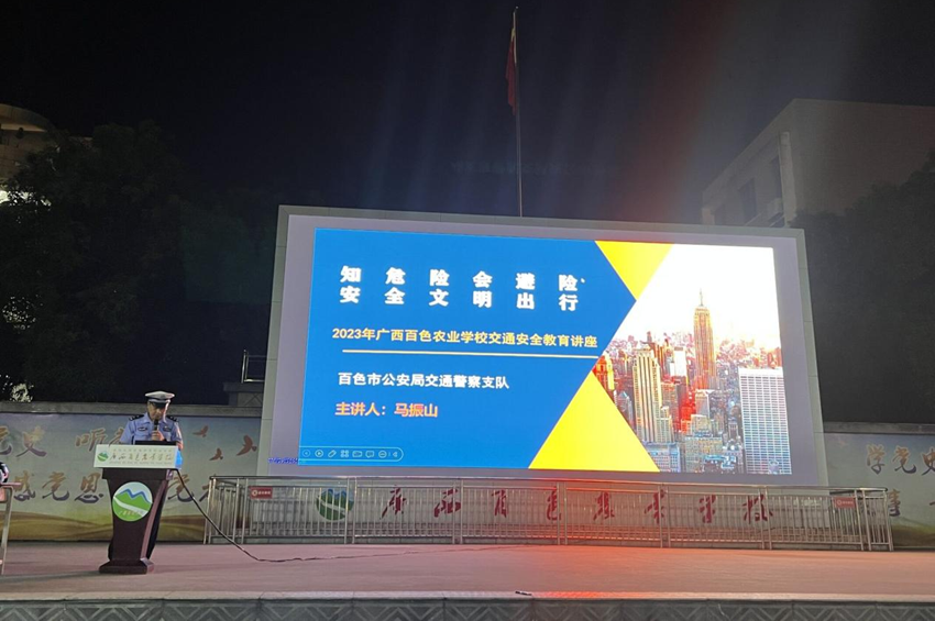 图为讲座现场.png