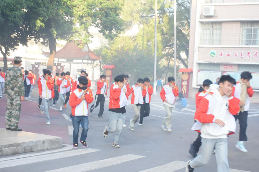 图为疏散演练现场（二）.png